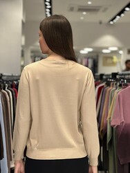Jersey de punto para mujer al por mayor con bordado de cisne, beige - 32904 | REEL TRİKO - Thumbnail