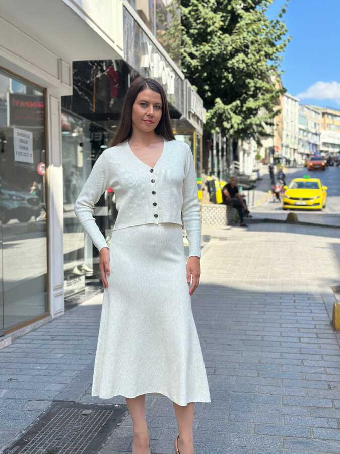 Reel Triko - Toptan Kadın Triko Hırka Düğme Detaylı Ekru - 32201 | REEL TRİKO