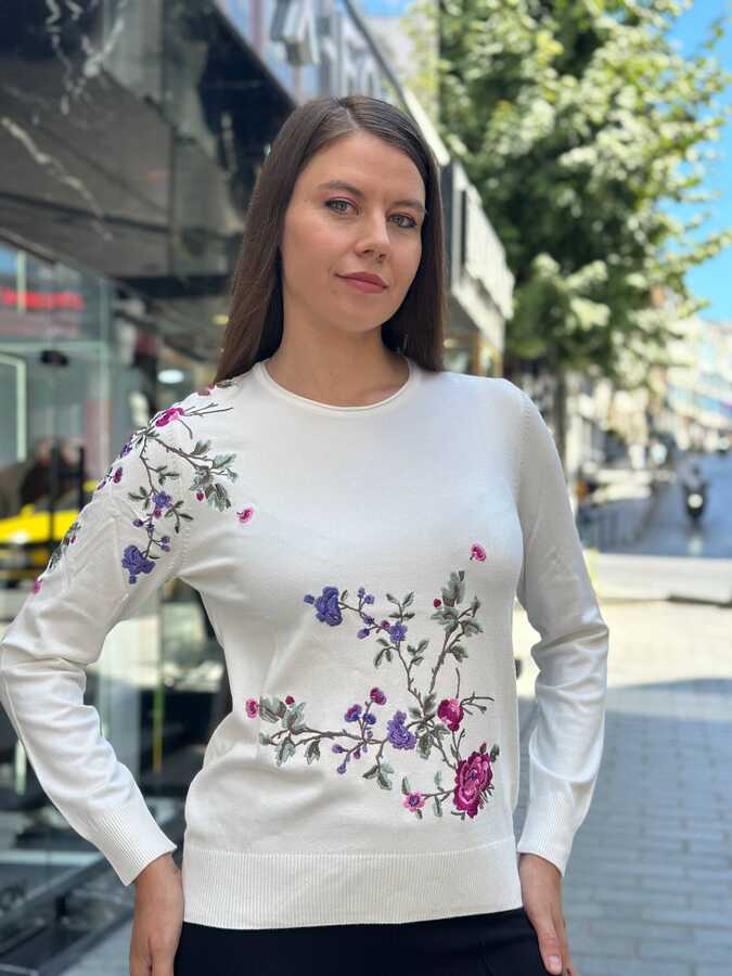 Reel Triko - Toptan Kadın Triko Kazak Çiçek İşlemeli Ekru - 32347 | REEL TRİKO