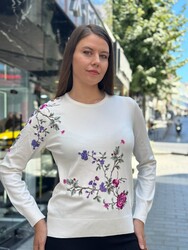 Toptan Kadın Triko Kazak Çiçek İşlemeli Ekru - 32347 | REEL TRİKO - Thumbnail