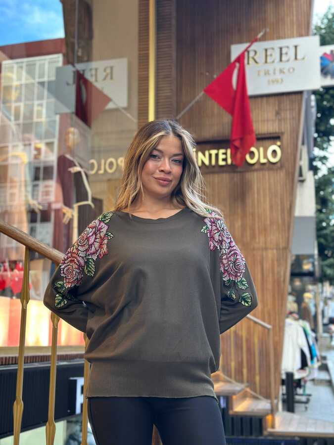 Reel Triko - Toptan Kadın Triko Kazak Omuz Çiçek İşlemeli Haki - 31511 | REEL TRİKO