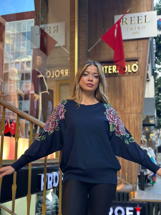 Reel Triko - Toptan Kadın Triko Kazak Omuz Çiçek İşlemeli Lacivert - 31511 | REEL TRİKO