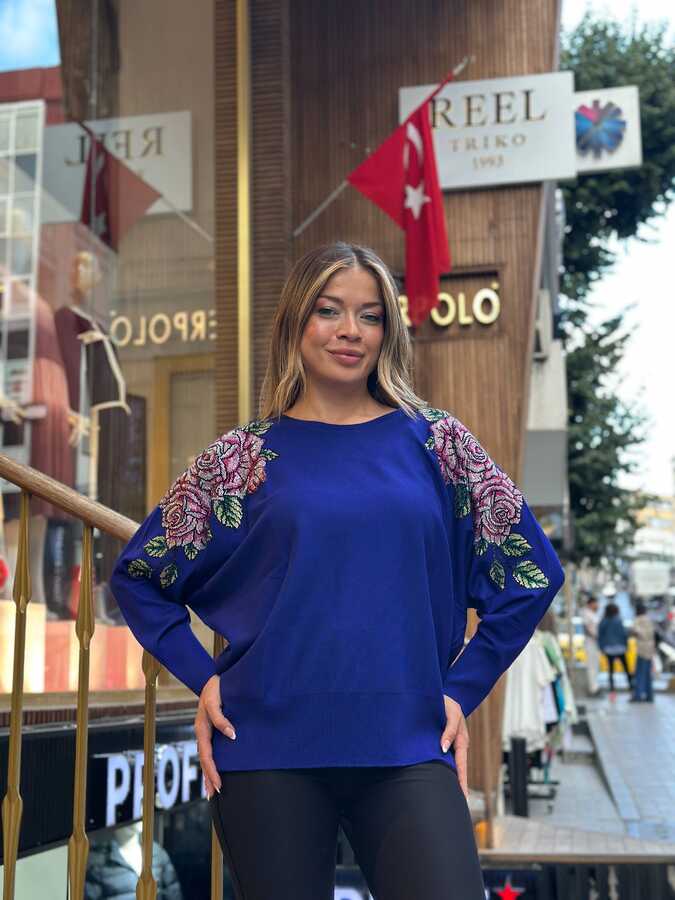 Reel Triko - Toptan Kadın Triko Kazak Omuz Çiçek İşlemeli Saks - 31511 | REEL TRİKO