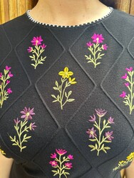 Wholesale Women's Knitted Sweater Colorful Floral Embroidery, Black - 32567 | REEL TRİKO - Thumbnail