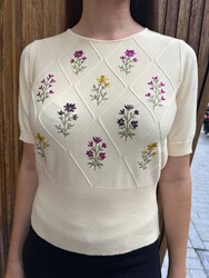 Wholesale Women's Knitted Sweater Colorful Floral Embroidery, Yellow - 32567 | REEL TRİKO - Thumbnail