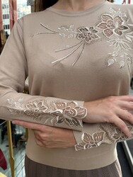 Wholesale Women's Beige Knit Sweater with Floral Embroidery - 32164 | REEL TRİKO - Thumbnail